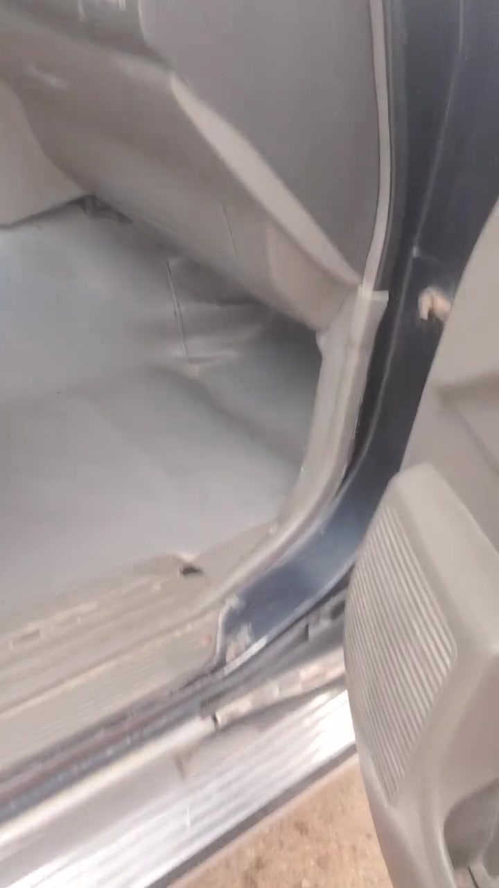 سلام عليكم سياره للبيع بترول مديل 1999 سيارة حلوه بلديه وشراي ينتصل عله هاذه رقم*********** مكاني ديالى بلدروز
