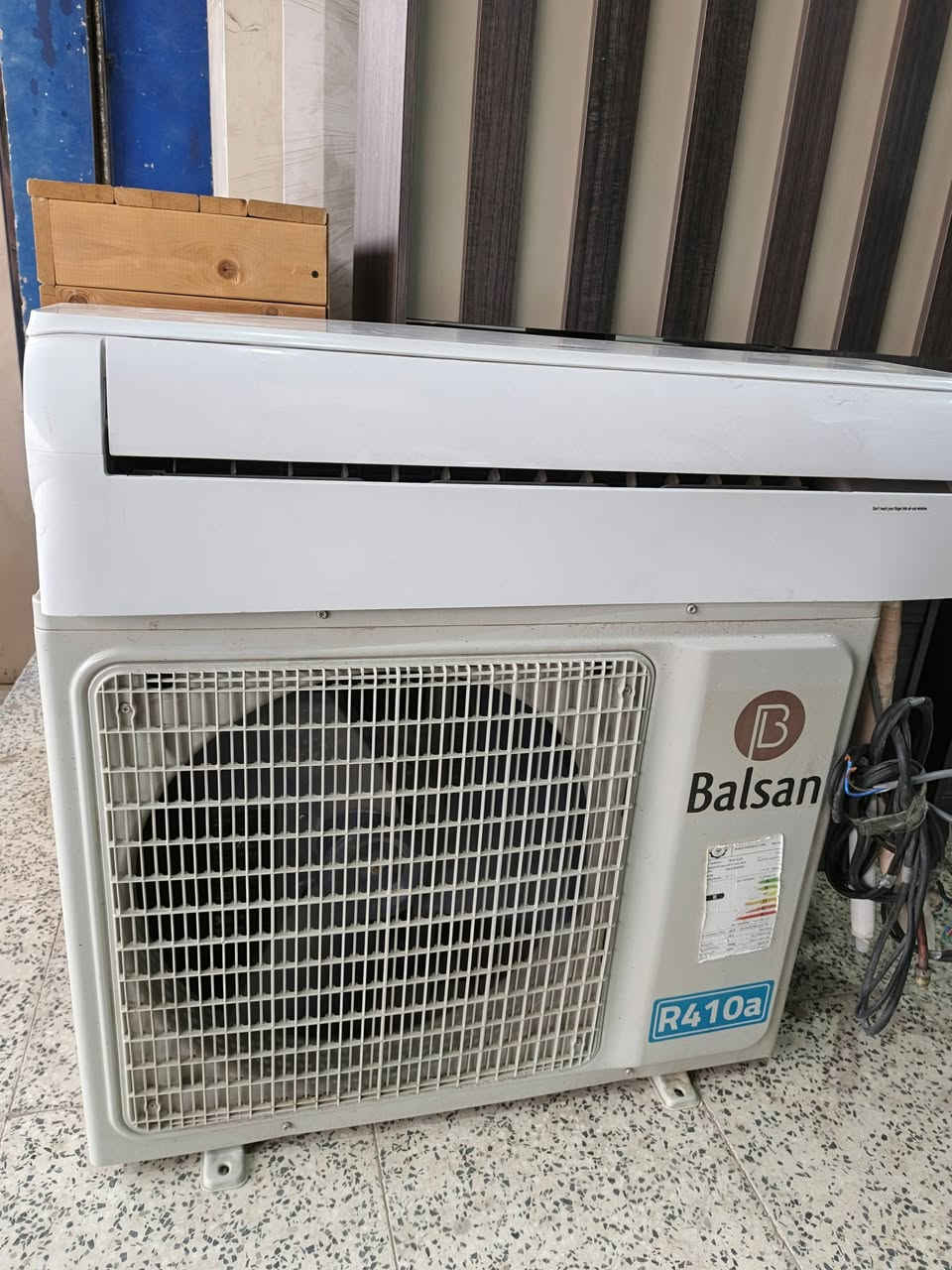 سبلت بلسان طن ونص بعدة بالضمان وضمانك يمي سنة استخدام أقل الشهر بعدة كارتون غاز410 ملحقات كاملة سعر 350 مكاني رميثة ***********
