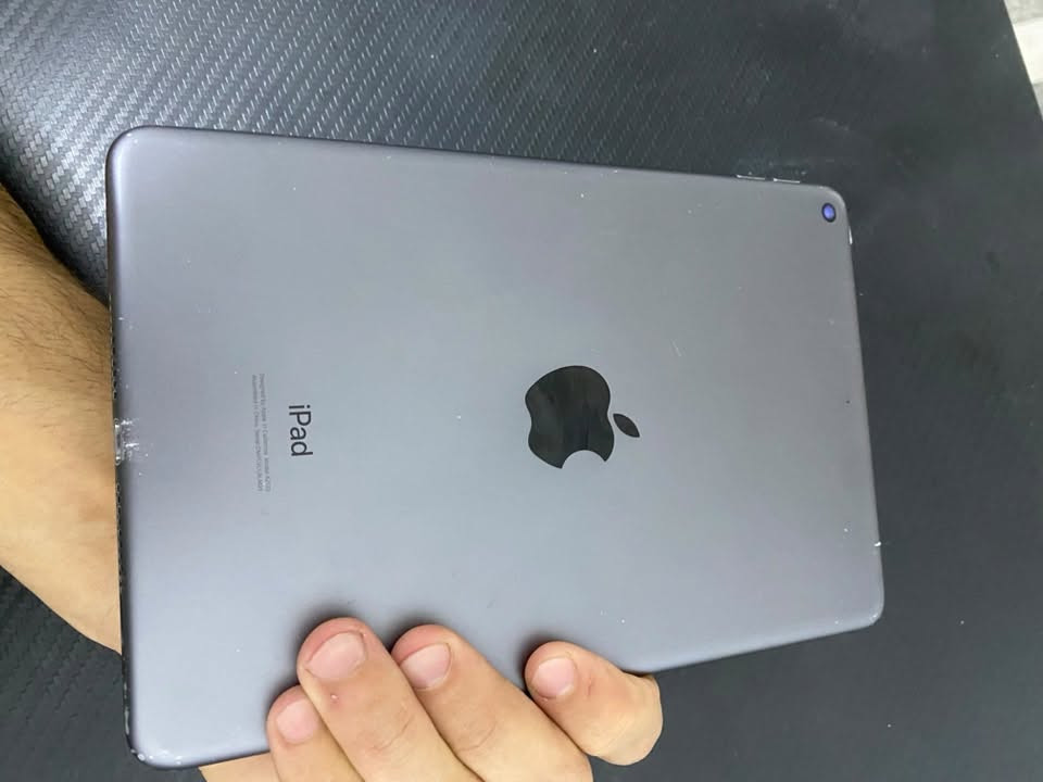 أيباد mini 5 محدث اخر تحديث ذاكره 64 الجهاز كل مكفول كامل ع وضع الشركه بصمه شغاله الايباد فقط بي فطر بالشاشه بس مابين ابد بصمه شغاله كلشي شغال ببجي 60 فريم يشغال سعر الايباد 180 وبي مجال بسيط العنوان بغداد المنصور رقم بي واتساب *********** وموجود ع خاص
