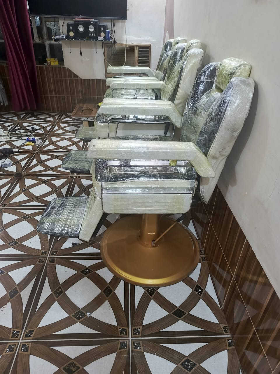 تخم  كرسي 💺  الي البيع القائم الكرابله
***********
***********
