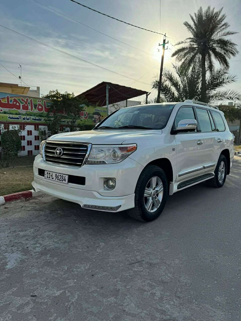 السلام عليكم لاندكروز موديل 2010
جديده ماشيه 161 كفاله من الصبغ والضربه

سياره بأسمي سنويه جديده هزه جديده 

فول مواصفات 

فتحه 

بصمه

كشنات جلد

اشاير مري 

تحكم ستيرن

مكان السياره بغداد

السعر 285 

ماكو هيج سعر بل سوك 

***********
