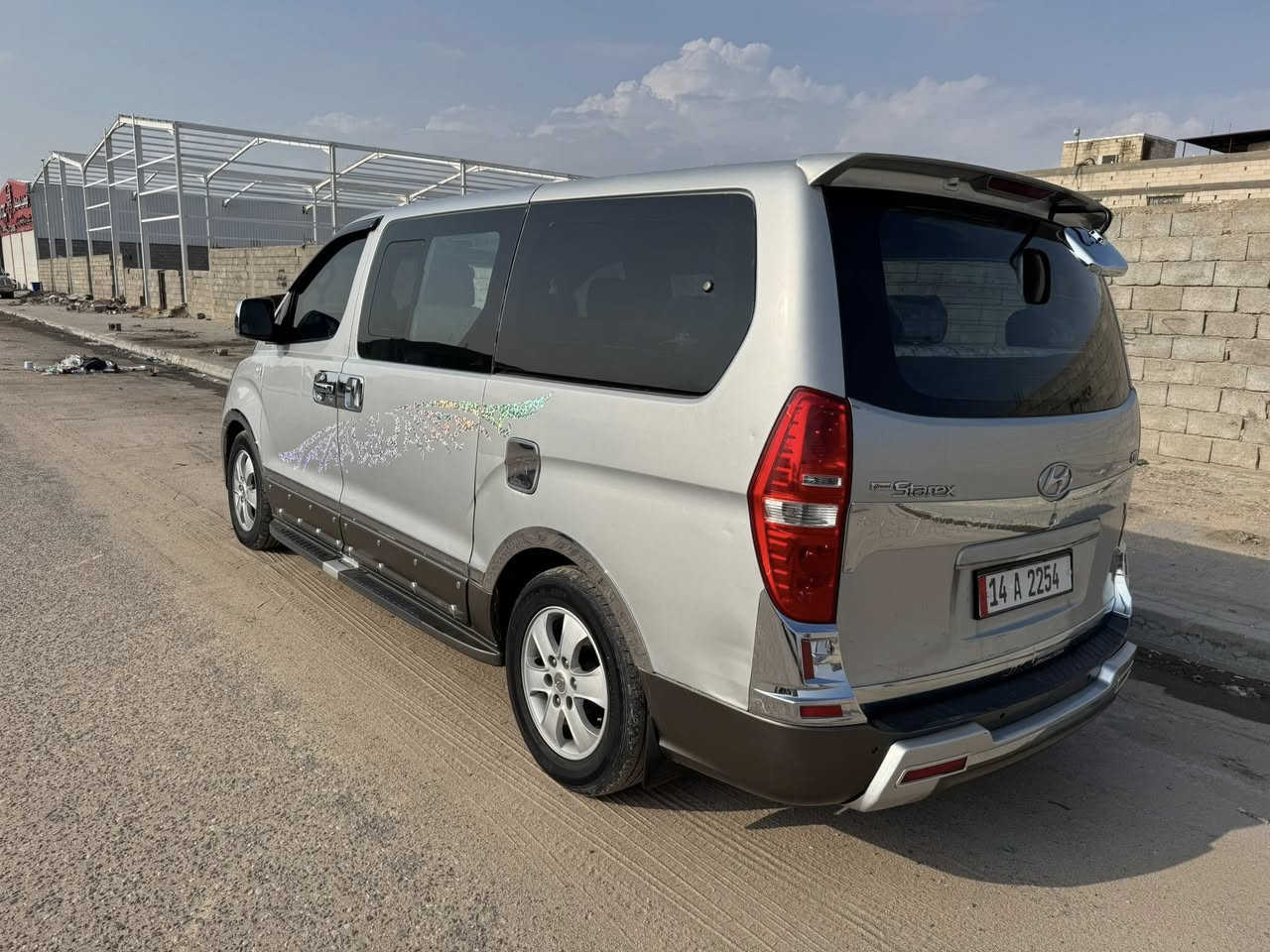 السلام عليكم ستاركس مديل 2008بسمي سياره مكفول ضربه وكص والعيب الشرعي جاهز من كلشي السعر ١٣٠ وبيه مجال مكان السياره البصرة )(***********)
