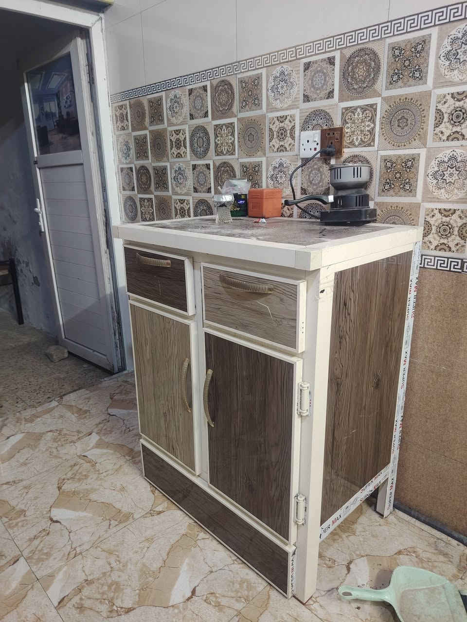 كاونتر للبيع خالي من الضرر فط المجر بي صدعه بسيطه جدا
السعر 400 بي مجال ***********
