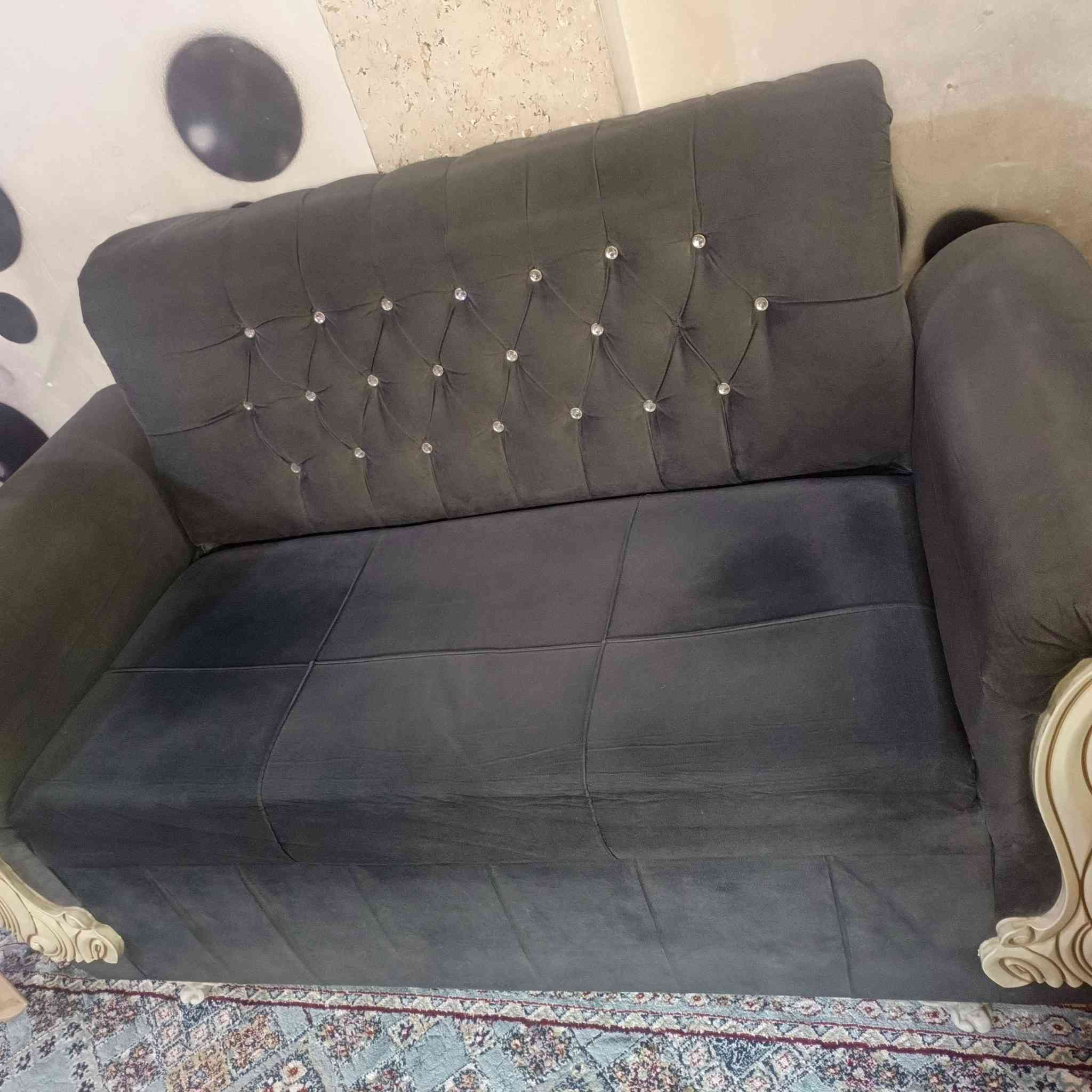 تخم تركي خشب درجه اولى وقماش اصلي
متكون من ١٠ مقاعد 💺 
نظيف مابي ضرر او كسر 🪵 
يوجد ضرر بسيط بقنفه وحده ع مقعد واحد شويه نازل 
بيع محتاج سعره ٢٥٠ وبي مجال 
العنوان الحريه دور نواب الضباط قرب جامع العباس واخيه الحسين
***********
