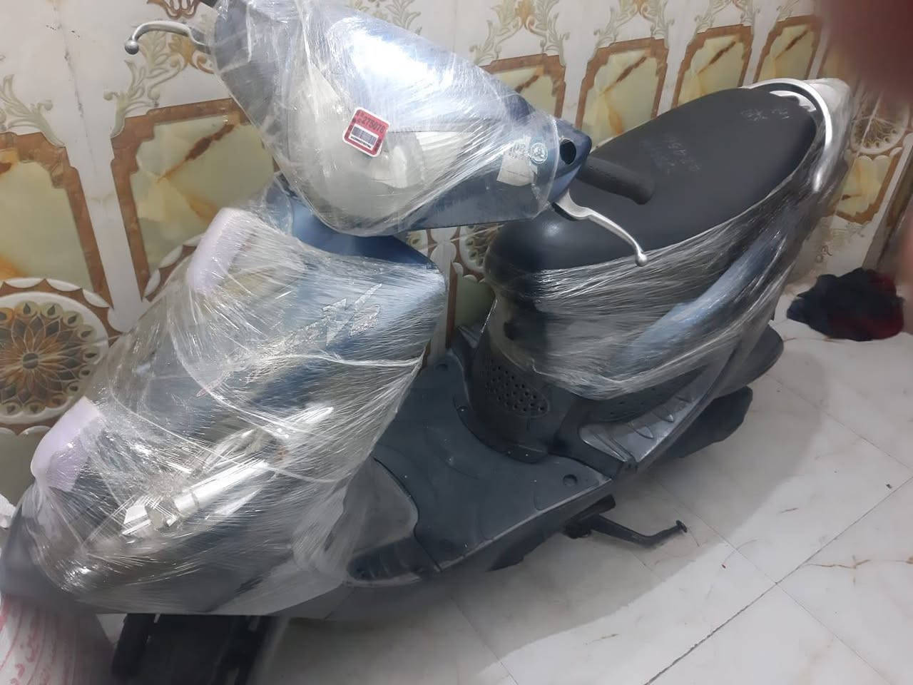 سلام عليكم دراجه كامكو v2 دراجه 
حاويه مامفتوحه بل جيس سعر 900
اتصال ***********
