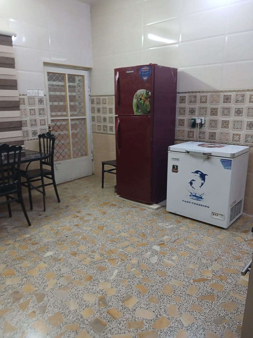 دار للبيع ٢٠٠م حي الجهاد الرفاق الأولى خلف الالعاب تجارى شارعه عرض ٢٠ قرب السنتر شارع الإطفاء باسمي مباشر 
يباع كامل او ١٠٠ تقطيع 
***********
