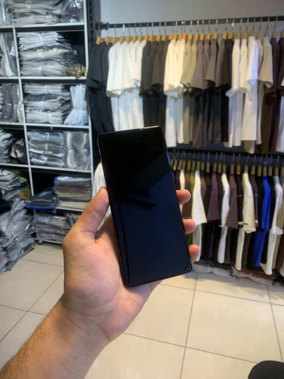 سلام عليكم جهاز انفنكس GT 20برو  جهاز كامل مكمل مثل ما  موضح كدامك بل صور نقص واحد مابي فقط دكمه واكعه جهاز نضيف ما داخل تصليح ذاكره  مثل ما موضح بل صور و 120فريم ببجي سلس كامره فول وكامل وتجي ويا كارتونه جهاز دبل شريحه: العنوان بغداد المشتل شارع المطبك السعر 270متوفر وتساب:***********
