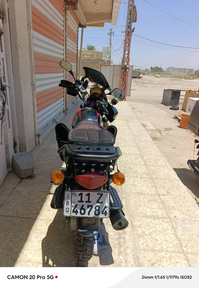 السلام عليكم بوكسر موديل 22 شهر ال 11 .رقم وسنوية تحويل مباشر 
الدراجة بلادية  من شاصي +ماشى+ مكينة خرسة تجفيت شركة .مكفولة من تبخير وتنقيص . دراجة مال جناي. لايت زنون + استاند فون +تحويل مباشر سكن بغداد #غزالية ا*********** السعر 2 مليون ما عجبك السعر اعبر المنشور بدون مغثة والشراي. يدلل
