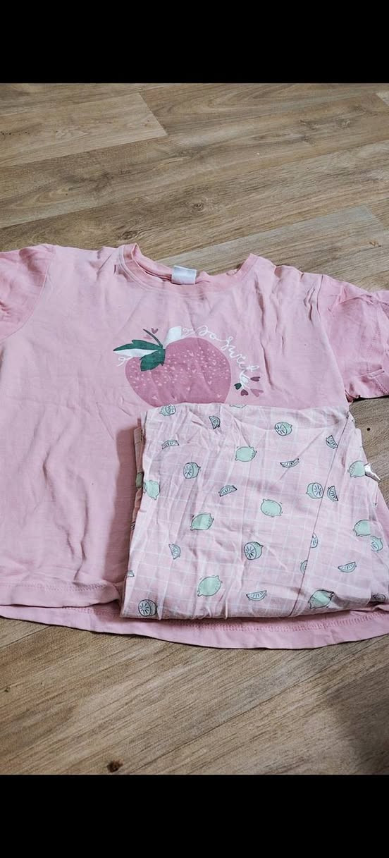 السلام عليكم
عندي هذي الاغراض للبيع
التراكات نسائية باله مستخدم نظيف جداا شلعه وحده
 ابيعهن
ملابس الاطفال كل قطعه وسعرها
متوفر توصيل لجمبع محافظات العراق


**إذا كنت صاحب هذا الإعلان وتريد حذفه لأي سبب، رجاءا أرسل رسالة إلى الدعم الفني**