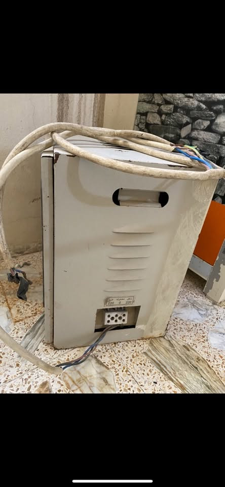 للبيع 
C40 
40 أمبير 
يشتغل مابي شي 
الاتصال ع رقم الأتي 
***********
