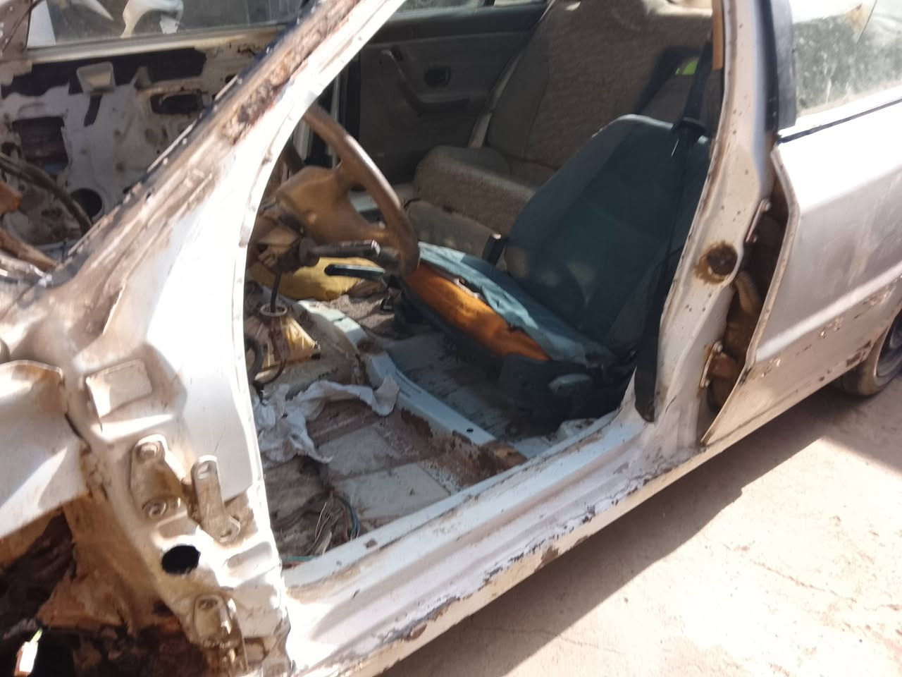 سلام عليكم ورحمه الله وبركاته للبيع سمند بيها ضريه باب وجاملغ سياره شغاله مكاني شطره  ابيع تسقيط الك يمي تحويل سنويه لل22 سعر 15 للاتصال ***********
