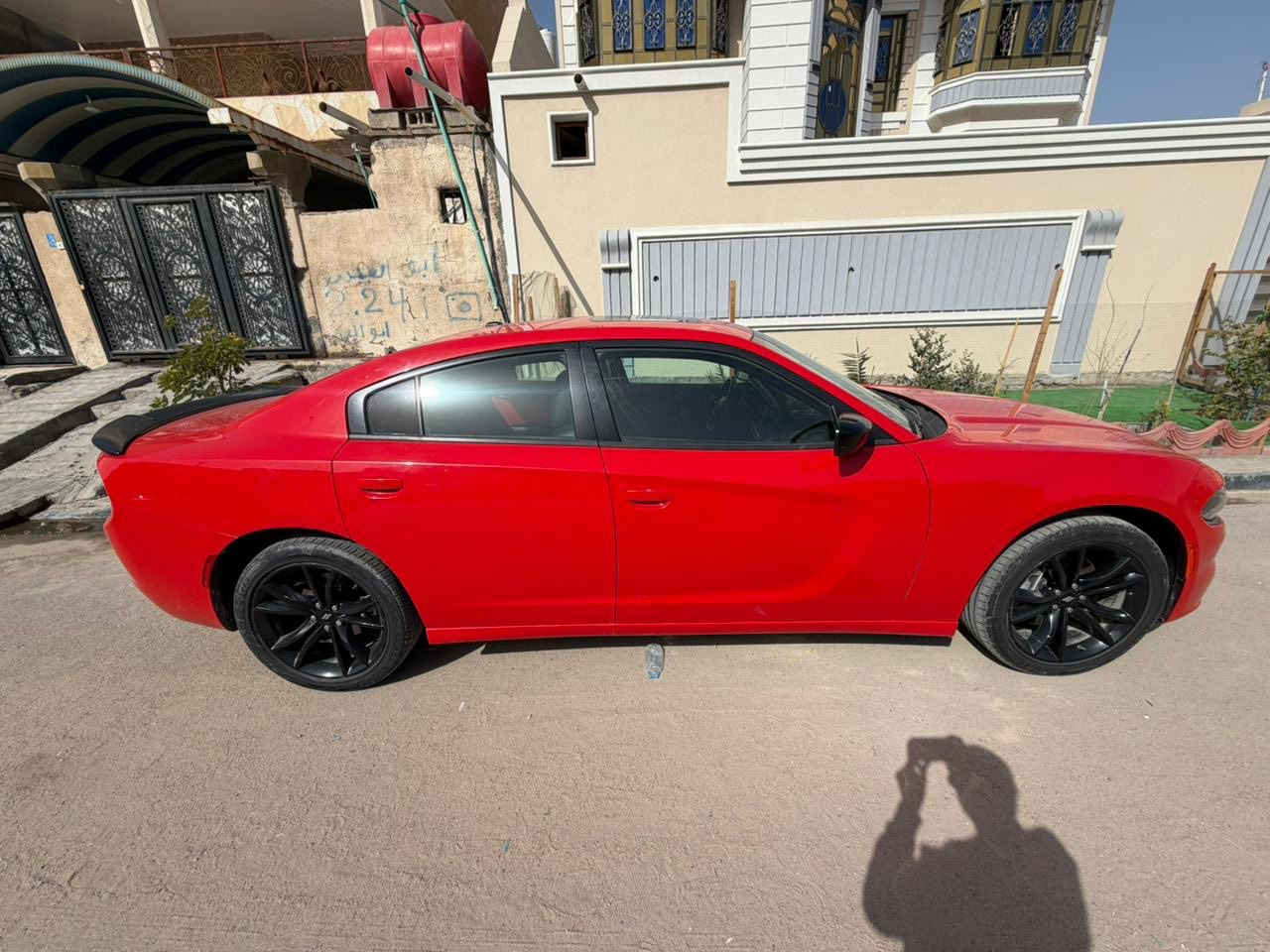 السلام عليكم
دوج جارجر خليجي 
موديل 2018
السياره مكفوله كفالة عامه 
اللون احمر طماطي 
السياره رقمها اربيل الجديد 
والسياره باسمي اي نقص مابيها 
عنواني البصرة ورقمي ***********
