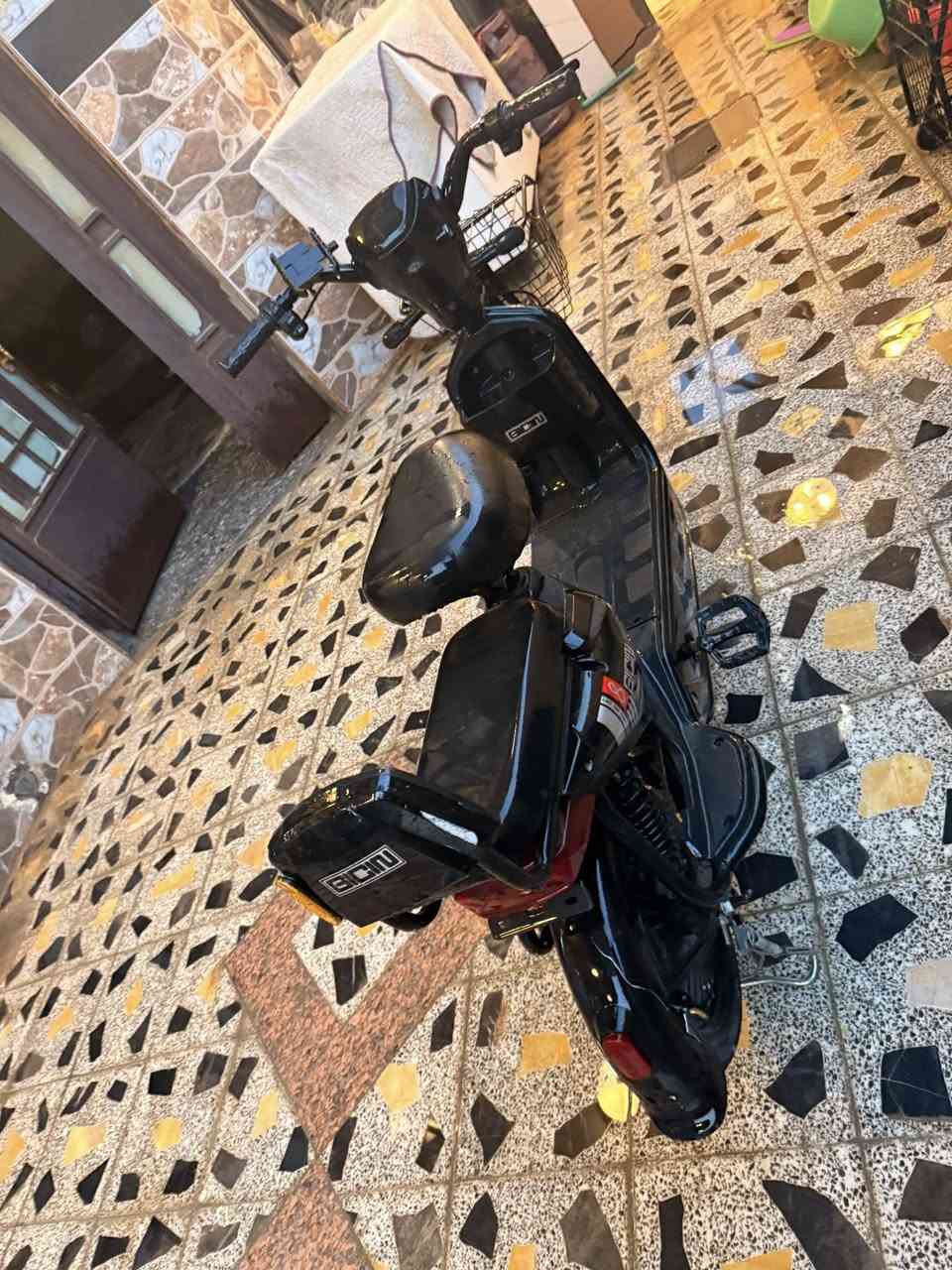 دراجه شحن للبيع نقص بس بطاريه يرادلها السعر 350وبيها مجال  ودراجه جديده كلش ستعمال اقل من شهر ونتركت علمود البطاريه الي يشتري يبدل بس بطاريه اذا شراي اتصل ***********
