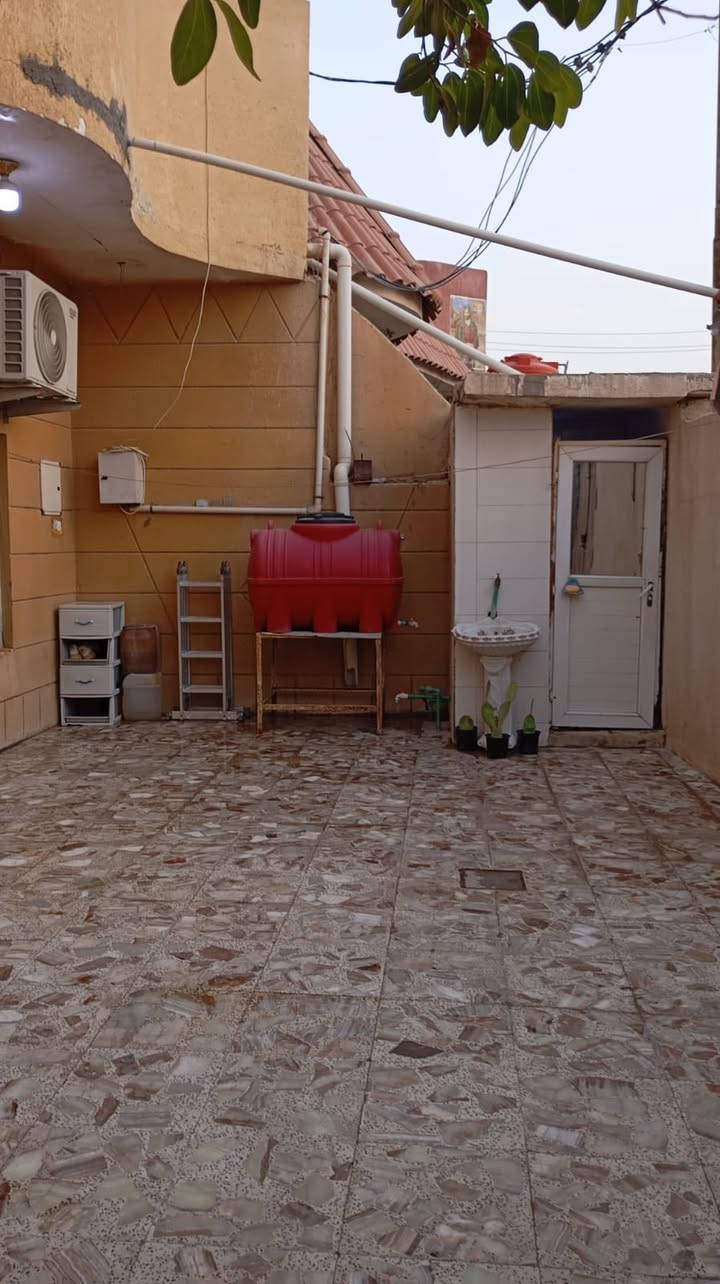 بيت للبيع وقف سني في أبي الخصيب حمدان على فوك مساحة 240 متر فيه غرفتين وصاله وموزع وديوانيه ومطبخ وطارمه ومنور وصحيات داخلي وخارجي السعر 73  وبيه مجال
للاستفسار 
***********
***********
