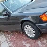 مرسيدس ١٩٩١ • جلد اسود كهربائي • زنون ابيض