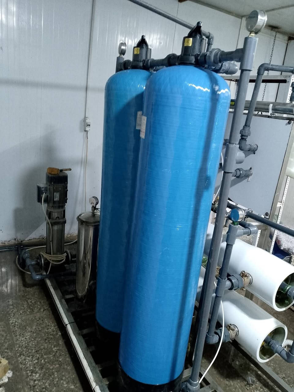 سلام عليكم محطه للبيع انتاج 2000 لتر بالساعه شاصي سلستيل ممبرينات جدد ابطاله جدد نسبه الاملاح 6 تانكيات 2 غذائيات 5000 لتر ومغسله جديده وميز جديد وماطور غذائي ورفوف 6 المحطه شغاله خير من الله مكاني بغداد *********** واتساب
