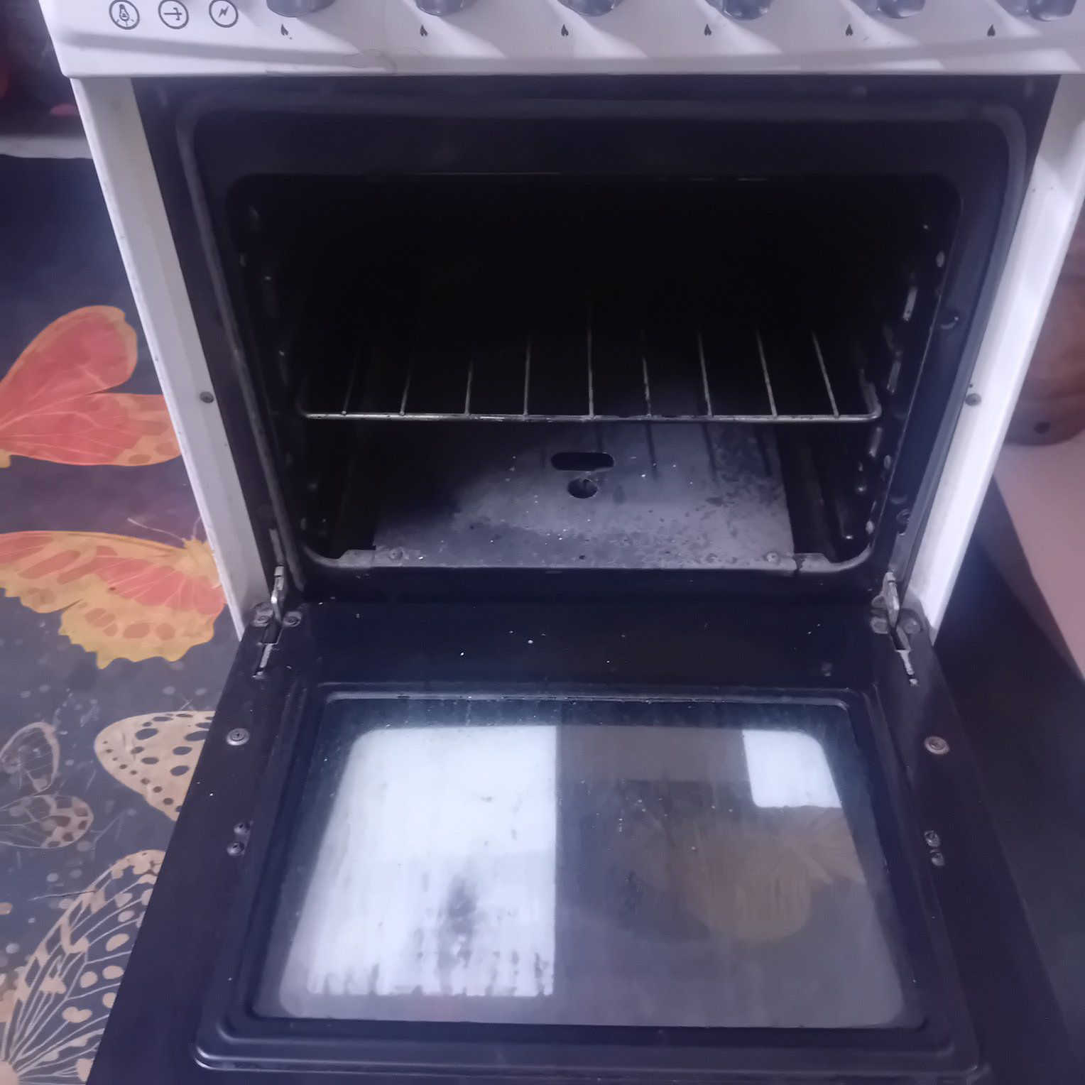 طباخ مصري نضيف جدا  نقص بس عين الصغيره  السعر ١٠٠  مكان حي الجهاد  مكلف بالنشر الاتصال عالرقم    ***********
