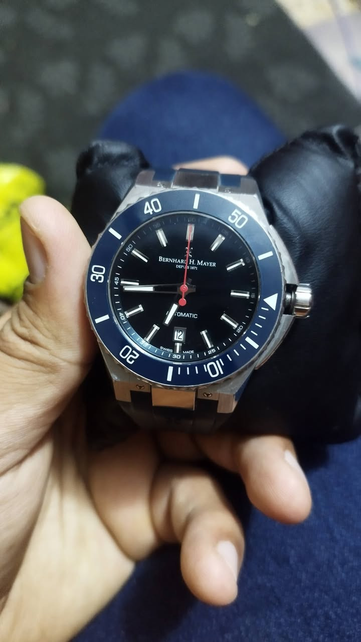 ساعه بيرناد اج ماير اوتماتيك  اسويسري اصلي اصدار محدود  معه الحافضه والدفتر 
مستخدم  سعر 375$ يوجود توصيل الئ جميع محافظة العراق


**إذا كنت صاحب هذا الإعلان وتريد حذفه لأي سبب، رجاءا أرسل رسالة إلى الدعم الفني**