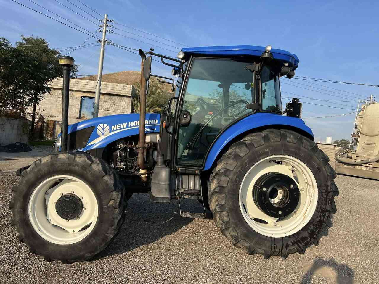 نيوهولند توركي
حجم١١٠
سعري ٢١٠ معامه له 
ژ.تلفون ***********

هه موو گياني به شه رت 
نمونه له جواني و پاكي
