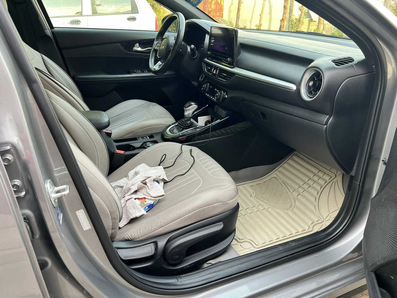 السلام عليكم ورحمه الله وبركاته اترخص من الادمن 
كيا فورتي جيتي لاين وارد امريكا موديل 2023  لون رصاصي ماشيه 58 الف السياره كفاله عامه من الصبغ حادثها الچاملغ الايمن وراجع بارد تخم تاير جديد صدرها جديد مدوشمه ارضيه جلد والكشنات هم مدوشمه محافظ عليها بعد معروفه مواصفات الجيتي لاين من قياده اليه والحفاظ على المسار توقف ذاتي رادارات اماميه خلفيه تحكم استيرن وبعد بيها هواي مواصفات صور الحادث موجوده بالنشر السعر 168$ ورقه وبيها مجال شي قليل رقمها بغداد العنوان البلديات الاتصال على الرقم ***********
