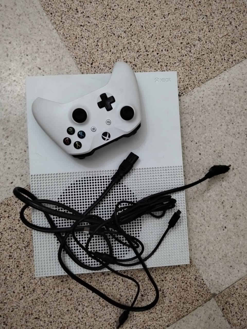 Xbox one s 
منات اوريجين 
ولاية برج بوعراريج بلدية عين تاغروت


**إذا كنت صاحب هذا الإعلان وتريد حذفه لأي سبب، رجاءا أرسل رسالة إلى الدعم الفني**