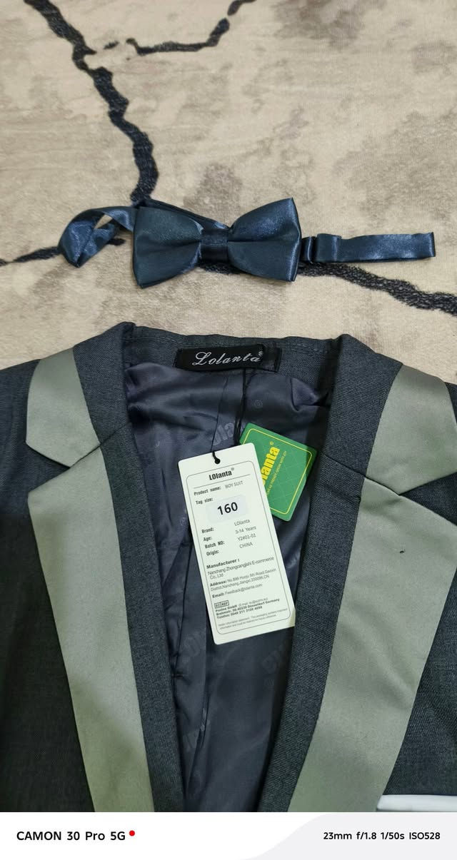 اخوان هذا قاط كامل طلعلي جديد والله بس كوي عايز
سعره 45 مع التوصيل يجي قياس160 قاط ولادي اعتقد اليعرف بالقياس اكيد يعرف الاعمار الي يلبسه
يجي 5 قطع 
بنطلون 
سترة
يلك
فيونكه
حمالات كتف
المهتم يتواصل وياي


**إذا كنت صاحب هذا الإعلان وتريد حذفه لأي سبب، رجاءا أرسل رسالة إلى الدعم الفني**