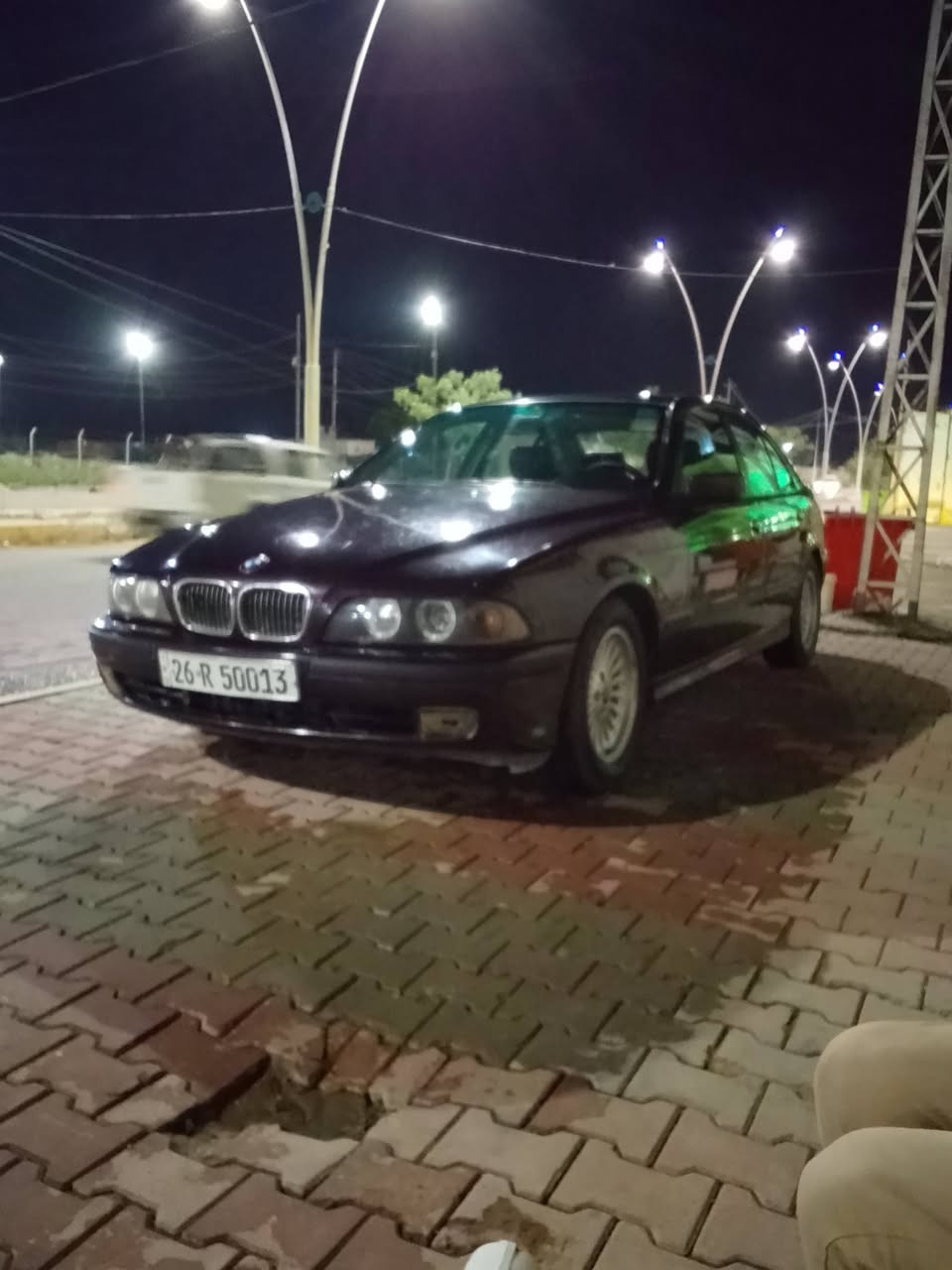 سلام عليكم BMW موديل 98 للبيع سيارة حلوه نقصها صدر نص عمر والبنكه مال التبريد مصبوغه حزام بس ابيع صبغ عام مكان سامراء *********** السعر 85
