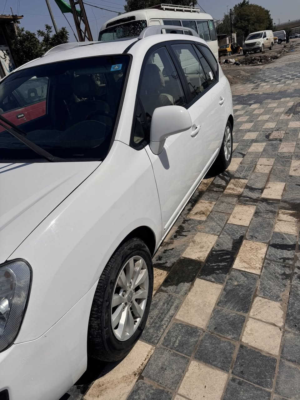 كارنز 2011 بغداد بيها بارد بلجاملغ الامامي مع تبديل بند نفس اللون ودعاميه اماميه مصبوغه 
مكينه جديده تبريد شغال سياره حلوه ماشيه 90 الف معروضه 125 $ مكاني بغداد
للاتصال ***********
