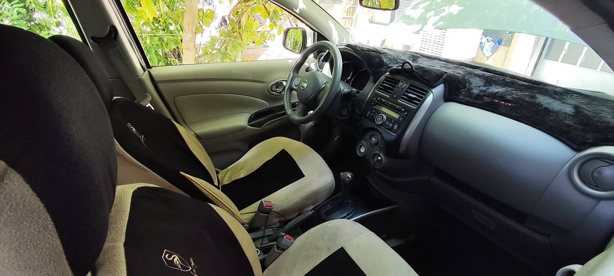 ​📣 إعلان بيع سيارة: نيسان صني 2012 (هندي) - بحالة ممتازة
الماركة والموديل: نيسان صني (Nissan Sunny)

سنة الصنع: 2012

المنشأ/التقفيل: هندي (الموديل الشهير بالاعتمادية والمساحة الواسعة)

​🛠️ المواصفات الفنية والميكانيكية:

​المحرك: 4 سلندر، بسعة 1.5 لتر (1500 CC)، يجمع بين العزم القوي والاقتصاد الفائق في استهلاك الوقود.

​ناقل الحركة (العبوة): أوتوماتيك (أو عادي - يرجى تحديدها عند النشر).

​نظام الدفع: أمامي (FWD).

​نظام التوجيه: باور ستيرنج (توجيه هيدروليكي سلس).

​🚙 المواصفات الخارجية والداخلية:

​التصميم الخارجي: هيكل متين، واجهة كلاسيكية مميزة، مع أضواء هالوجين قوية.

​المقصورة الداخلية: صالون واسع ومريح جداً يتسع لـ 5 ركاب بأريحية كاملة (تتميز الصني بأكبر مساحة أقدام خلفية في فئتها).

​التكييف: تكييف نيسان القوي والمشهور بكفاءته العالية في الأجواء الحارة، مع فتحات تهوية خلفية لراحة الركاب في الخلف.

​النظام الصوتي: راديو، مشغل CD، منفذ AUX.

​الزجاج والمرايا: تحكم كهربائي بالكامل (للزجاج والمرايا الجانبية).

​الصندوق الخلفي (الجنطة): مساحة تخزين واسعة جداً وتتسع للأمتعة الكبيرة.

​🛡️ ميزات الأمان والسلامة:

​نظام المكابح المانعة للانغلاق (ABS).

​وسائد هوائية (Airbags) للسائق والراكب الأمامي.

​نظام توزيع قوة الفرملة إلكترونياً (EBD).

​✨ حالة السيارة ومميزات إضافية:

​الوضع العام: السيارة نظيفة جداً (داخلياً وخارجياً) ومجهّزة للاستخدام الفوري دون الحاجة لأي مصاريف.

​الاستهلاك: اقتصادية جداً جداً في صرفية الوقود، وتعتبر السيارة المثالية للاستخدام اليومي داخل المدينة والخطوط الخارجية.

​قطع الغيار: متوفرة بكثرة وبأسعار مناسبة جداً في الأسواق.

🎫بطاقة بنزين معاها وكاله عام بسمي شرط تحويل رقم سليمانيه
تبريد قطعتين❄️ تدفيه شغال كير محرك شرط ما مفتوح 

​📞 للتواصل والاستفسار:

​مكان التواجد: [كركوك]

​السعر المطلـوب: [83] (قابل للتفاوض البسيط للجادين).

​رقم الهاتف: [***********] اتصال أو التواصل عبر الواتساب
