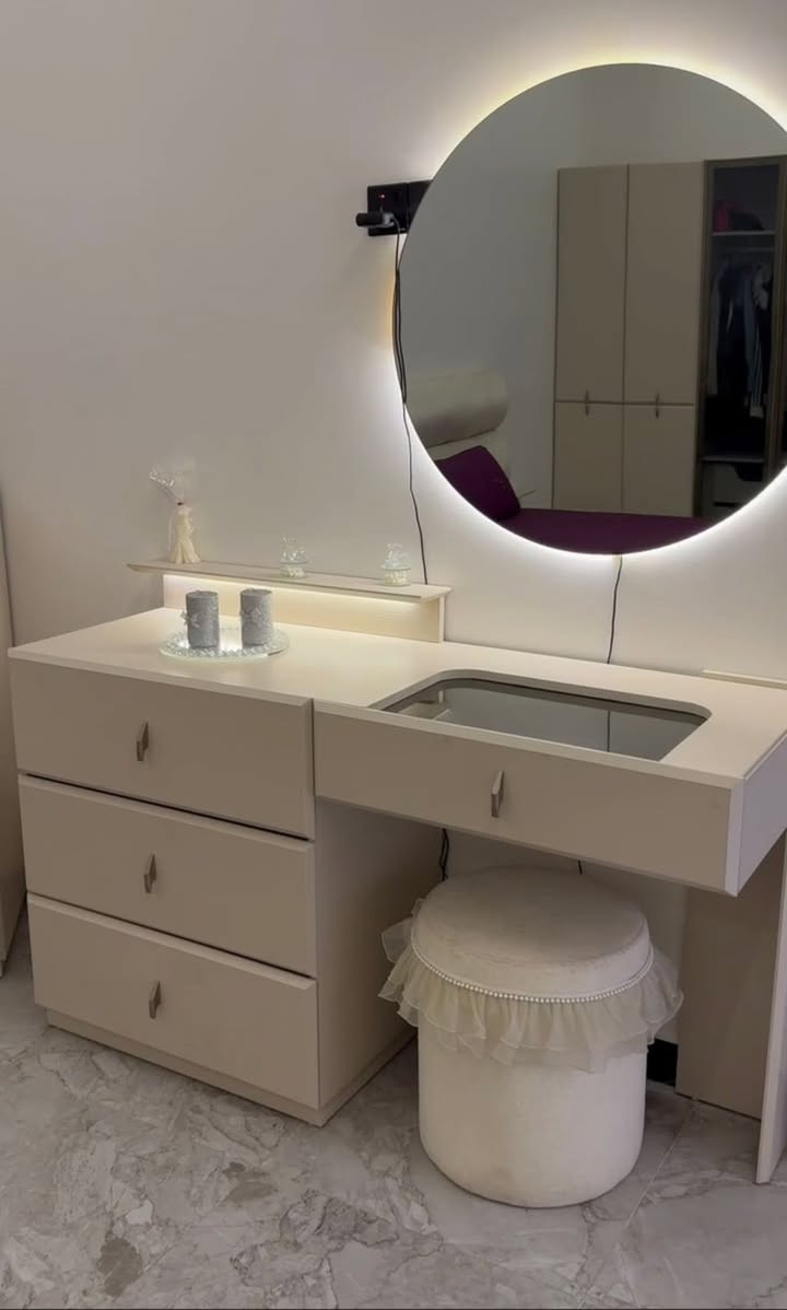 غرفة نوم تركيه  ٩ قطع نضيفه
اناره للكومدي. 
اناره للجربايه
استخدام سنه 
ضمان ٣سنوات
***********
