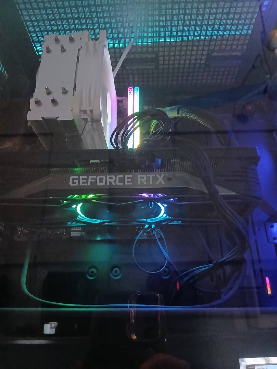 السلام عليكم
توجد قطعتين مثل المواصفات 

للبيع تجميعة كمبيوتر بحالة ممتازة (استخدام شهر واحد فقط)
اللوحة + المعالج + الفان (استخدام شهر – موضحة بالصور)
الكيس: DEEPCOOL
الباور: FPS 750W
الرام: 16GB 3600 TeamGroup
التخزين: SSD Kingston 480GB × عدد 2 (صناعة تايوان)
السعر: 950 ألف دينار
التوصيل: غير متوفر
العنوان: الكرخ – الحرية
للاستفسار على الخاص.


**إذا كنت صاحب هذا الإعلان وتريد حذفه لأي سبب، رجاءا أرسل رسالة إلى الدعم الفني**