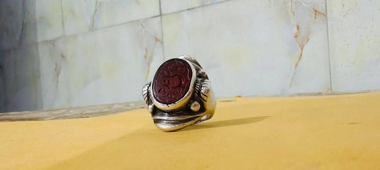 سلام عليكم محبس من عقيق اليماني مخطوط قطعة تخبل صياغة ولا أروع سعر خاص أو أتصال *********** مكاني بغداد توجد خدمة توصيل
