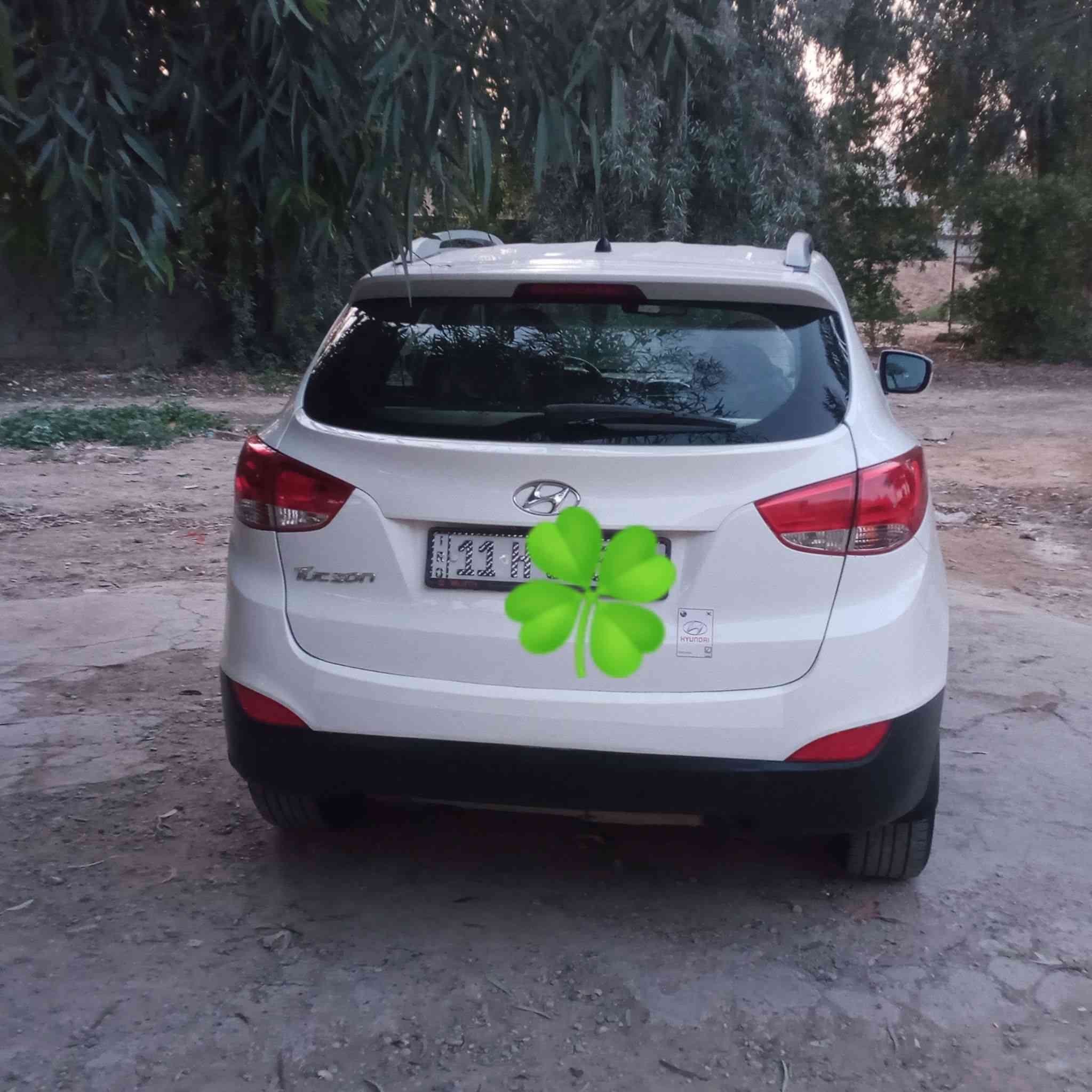 سلام عليكم توسان خليجي موديل 2015سياره جديده جدا تحويل مباشر رقم بغداد انكليزي ماشيه 100سياره صدر تخم تايرات تبريد وتكييف محرك 2000كير جديد السعر على الخاص الإتصال *********** عندي شبر صبغ جوه الرقم الخلفي فقط
