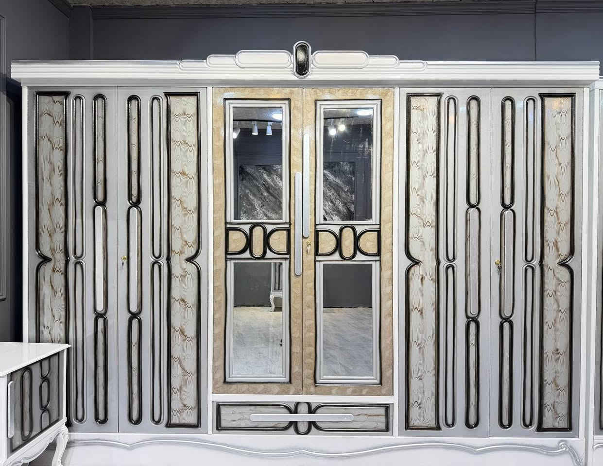 السعر // مليون و 50

🔅تفاصيل الغرفة المرمري  ....

خارج ٤ملم ام دي اف 🔺
وداخل معاكس ٣ملم 
صبغ حراري  درجة اولى 

عدد القطع  ٧ قطع 😍
🔺1 //جرباية  قياس  ١٦٠ × ٢٠٠ 
🔺//ميز جانبي ايسر قياس ٥٠
🔺2// وميز  جانبي  قياس ٥٠
🔺3// زاوية ارتفاع مترين عرض ٨٠
🔺4// وميز بلازمه  
🔺5//وميز مراية ارتفاع مترين عرض ١٢٠
🔺6// وكنتور ٦ باب  ارتفاع مترين و١٥ طول ٣ متر و١٥

القطعه الثامنة حسب الطلب شازلون
سعرها ٥٠ الف ❤️

(توصيل مجاني مركز بغداد )
التوصيل يشمل الشد مجاني 🔥
(اطراف ٥٠)
باقي المحافضات حسب البعد
شازلون سعرها ٥٠ الف
شازلون مخزن


**إذا كنت صاحب هذا الإعلان وتريد حذفه لأي سبب، رجاءا أرسل رسالة إلى الدعم الفني**