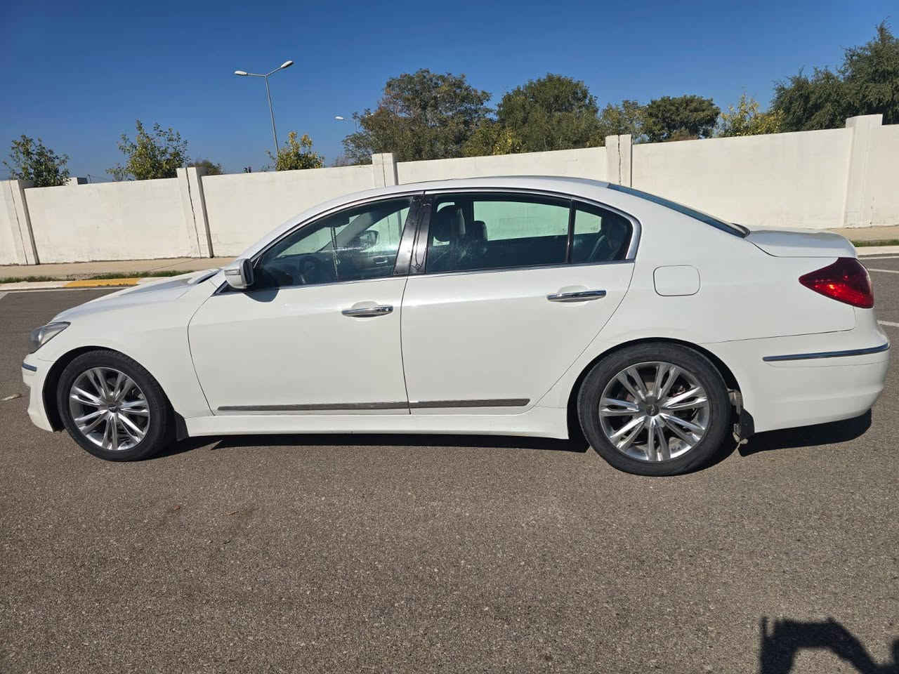 جنسزز موديل 2013 خليجي رويل فول مواصفات للبيع أو المراوس محرك 6 سلندر 3800 المواصفات
فتحة سقف سلايت 
هند بريك بصمة
صندوق بصمة
تشغيل بصمة
إشارة ترحيب
خزن ذاكرة 
وهواي مواصفات بعد بيها 
بيها صبغ جاملغ سايق بدون دواخل السعر 140$ وبيها مجال بسيط السيارة بأسمي تحويل ثاني يوم مكان السيارة ديالي  رقم الهاتف*********** متواجد واتساب
