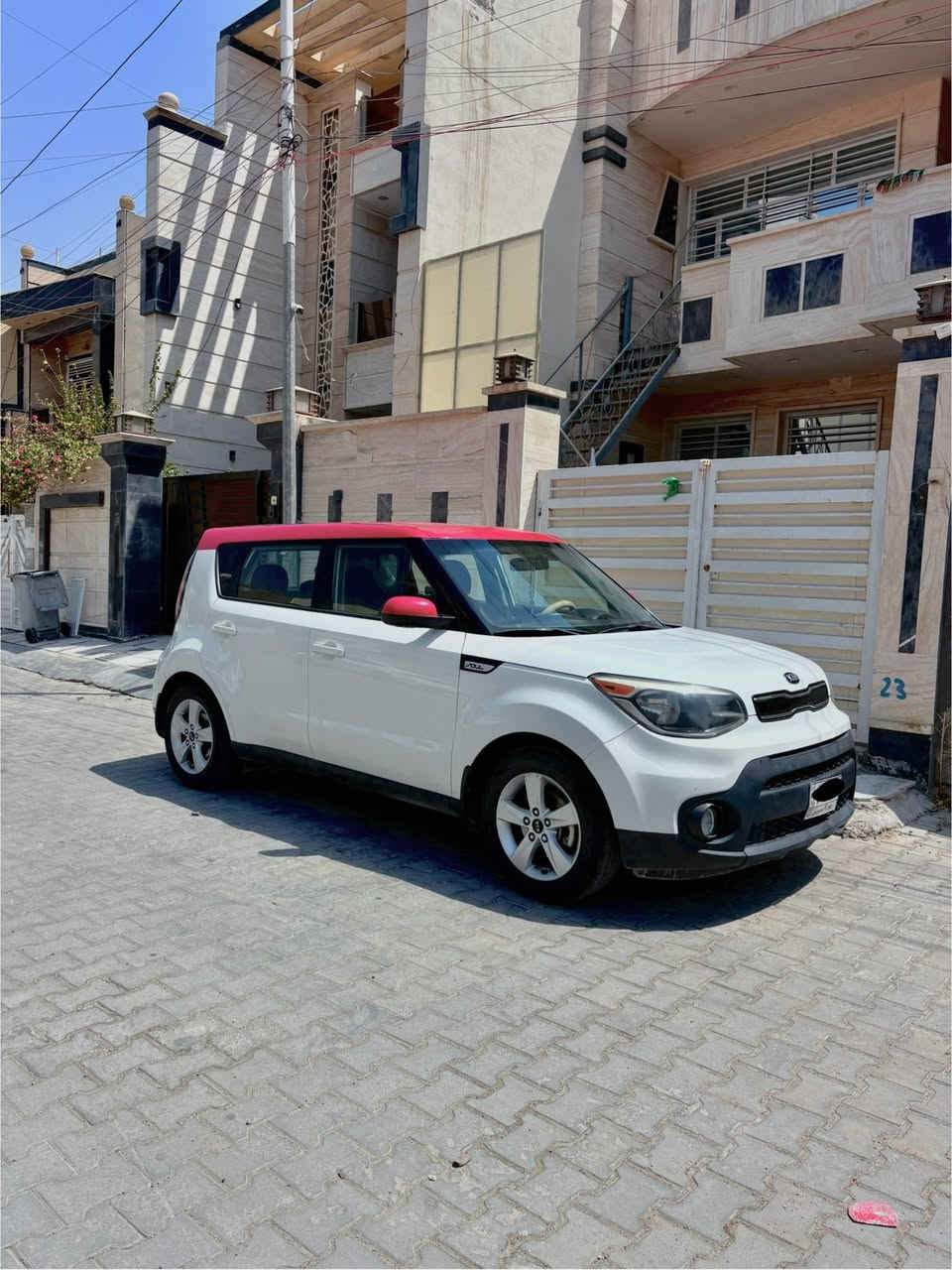 السلام عليكم
كيا صول 2019 
محرك 2000 GDI
تو كلر 
3 انظمة قياده (ايكو،سبورت،عادي)
ماشيه ٧٢ الف 
بيها ضربه بلباب الخلفي  للسائق ترجع بارد
السياره وارد امريكي  مابيها اي صبغ لو تبديل كله راجع على البارد بدون دواخل ايرباك سليم 
تفاصيل اكثر وصور الحادث اتصلو بلرقم (علواتساب فقط)
رايدتها ب 135 وبيها مجال حك الجيه 
***********
