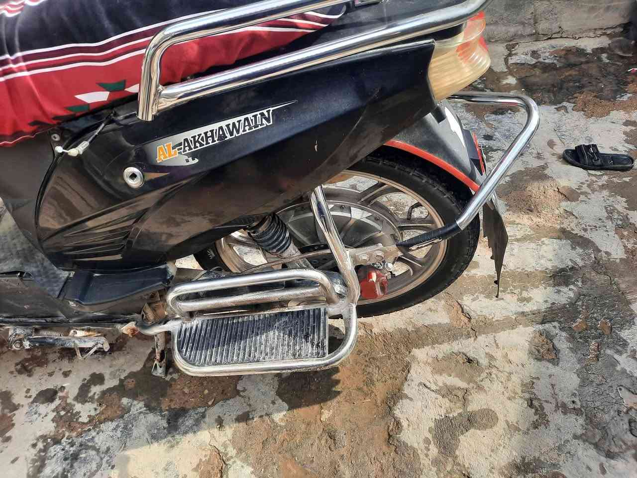 سلام عليكم عندي دراجه شحن سعر 400وبيه مجال رقم(***********》البطاريات 《10》
