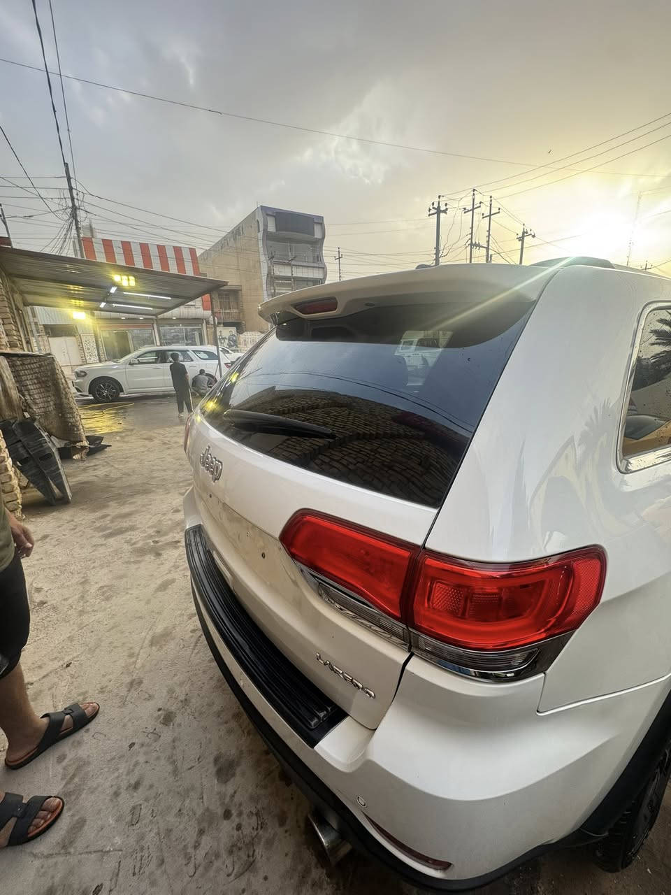 جيب موديل 16 وارد مريكي ضربته جنطه فقط حداديه جديده تايرات جدد رقم بغداد بسمي ماشيه 160 ‭0774 077 2377‬مكلف بالنشر السعر 230 وبيه مجال مكان سياره ميسان
