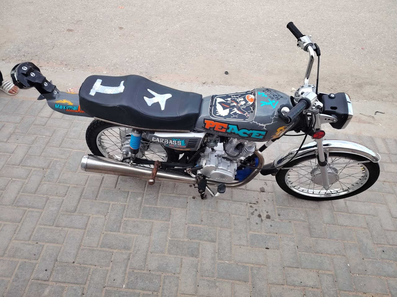 السلام عليكم شباب ايراني ادوات مامفتوح بيه برغي وجديده قبل فتره عمرته غراص اصلي سعره 700 بيه مجال حك جيه شراي تصل ***********
