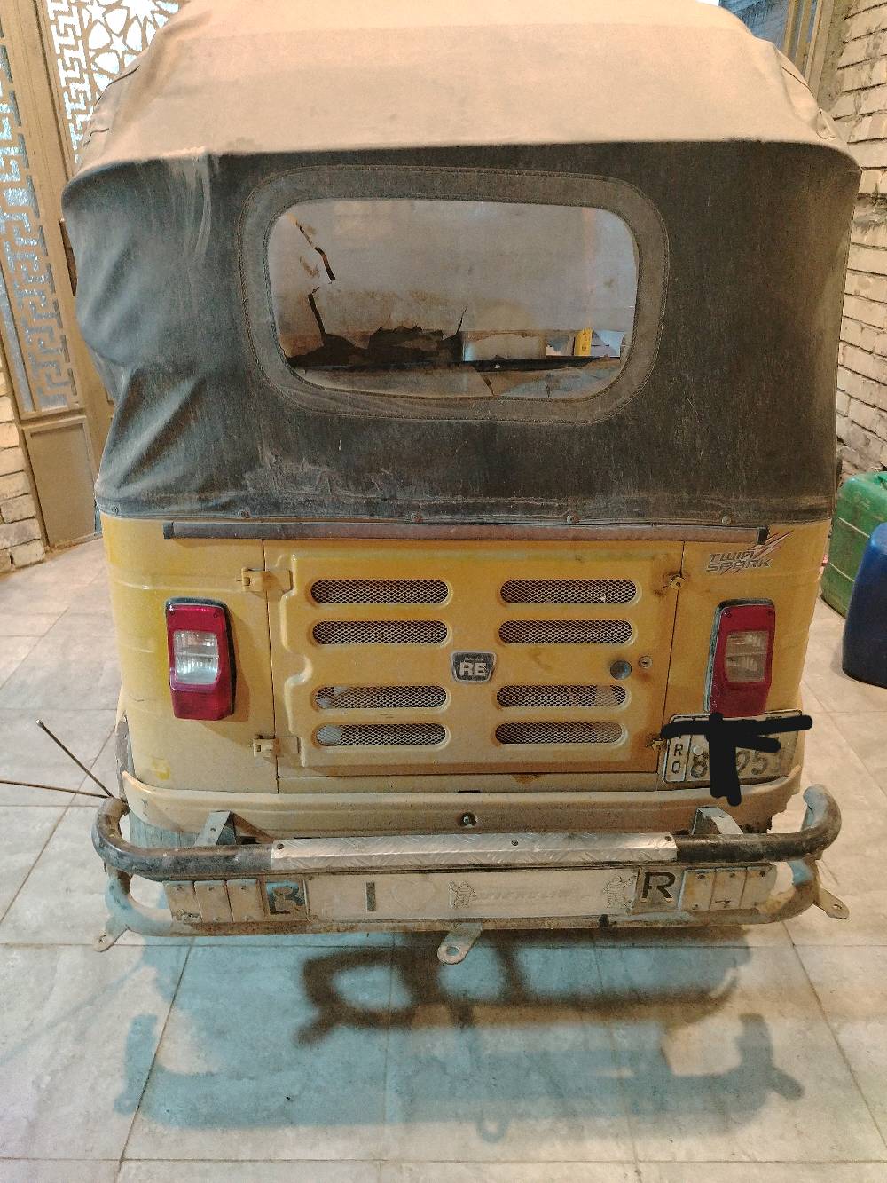 العنوان بغداد /تكتك صفرة موديل 2019 محرك مامفتوح وكير نظيف ومرقمه بيهة خسفة قويه شوي تواصل واتساب موجود بنفس الرقم وبيها مجال وسوالفها نظيفة 