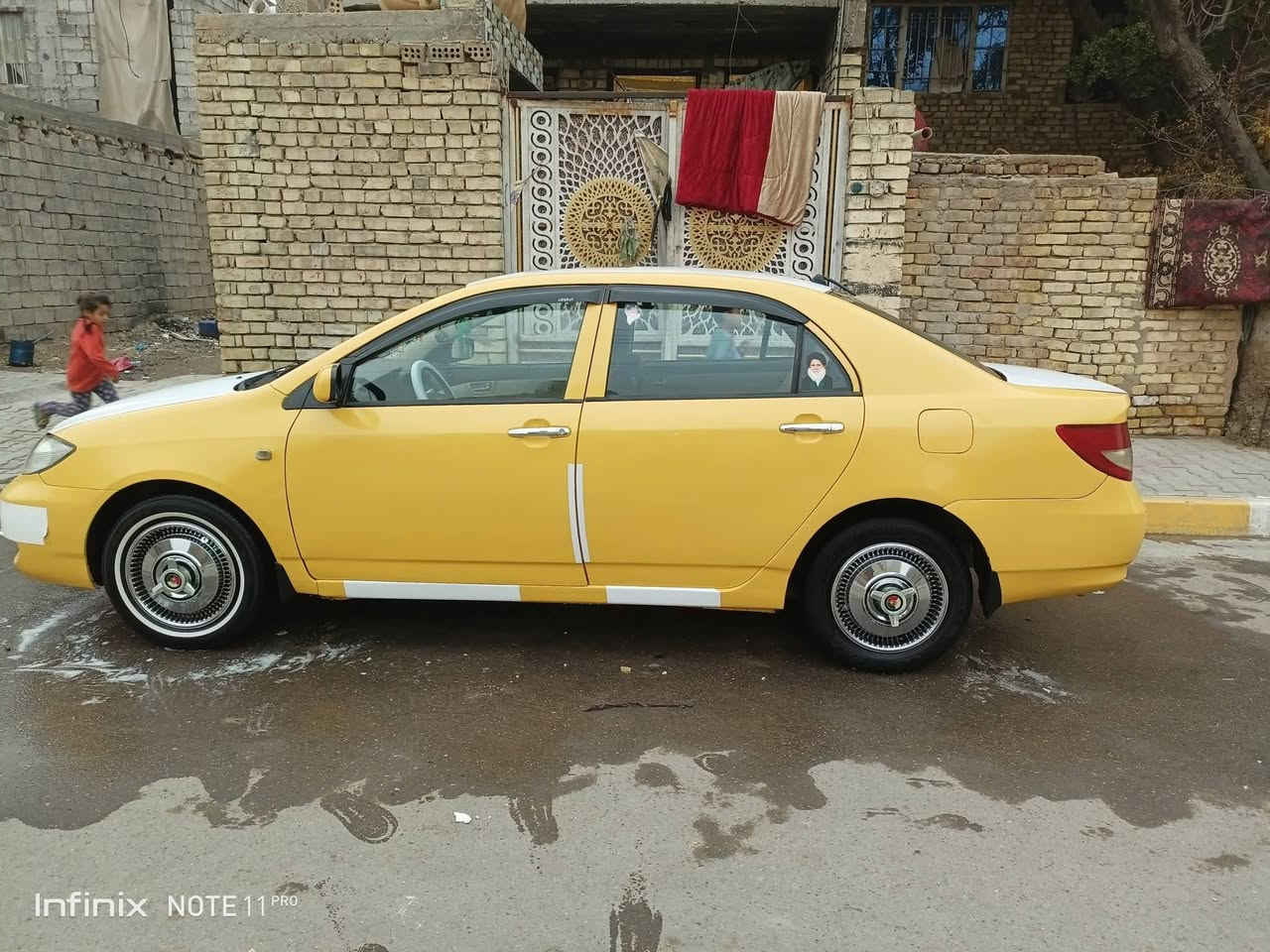 من رخصه الادمن بيوايدي ١١ للبيع مصبوغه عام جمالية مصفرة هيئه ومرور والسعر ٥٢ 
بغداد سويب الرقم ***********
