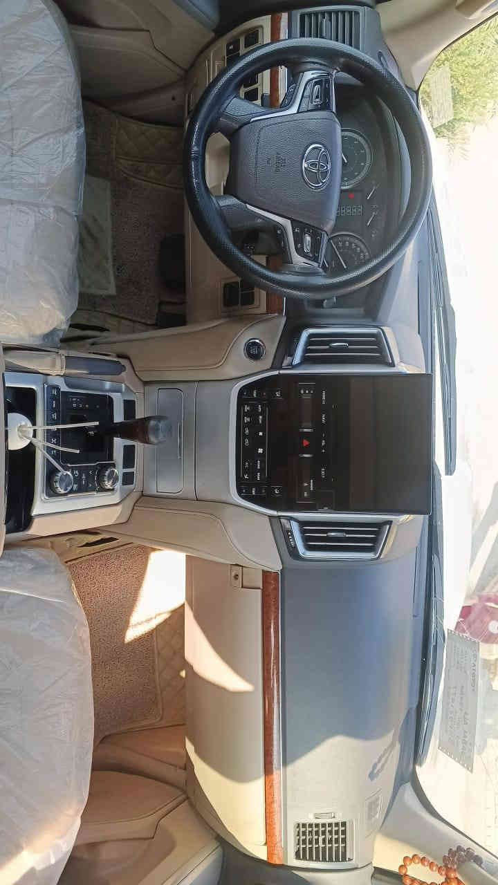 سلام عليكم للبيع لاندكروز 2013 محدث 2021 فول مواصفات شاشه كامره خلفي و امامي GXR شكلهة احله من الصور نصبتة مال بلادي مكاني واسط حفريه للتواصل *********** رجائآ المو شراي لا يتصل
