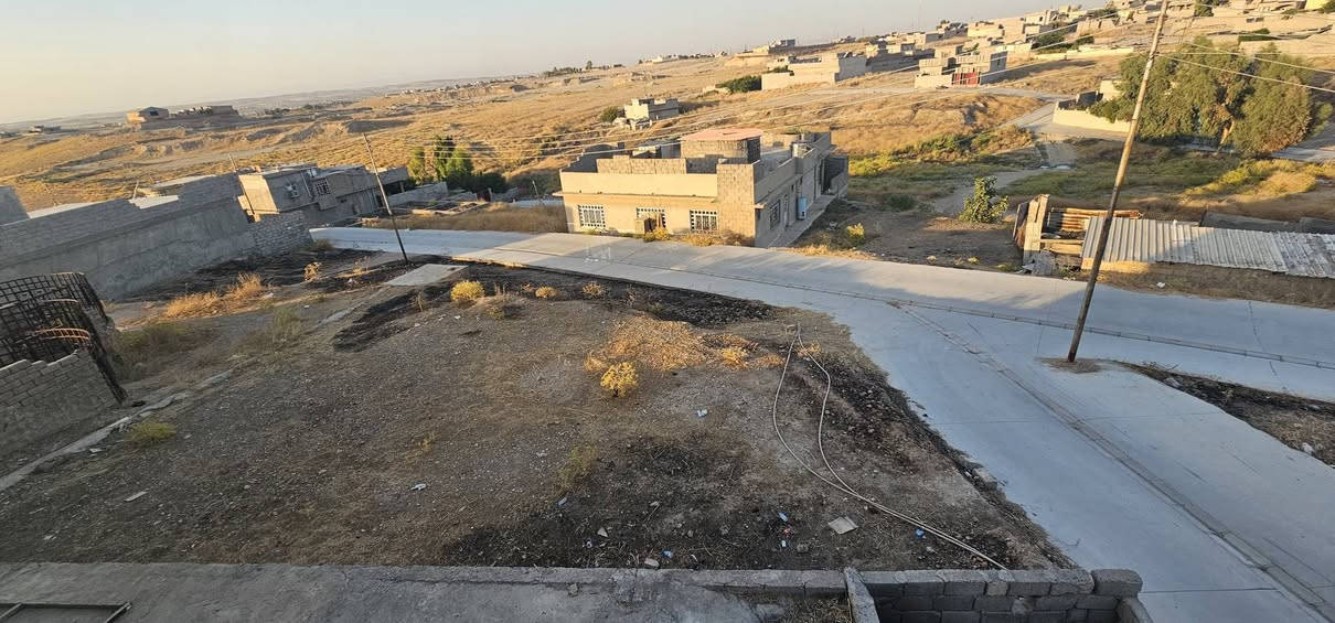 متاح بيت في منطقه احليله قرب مسجد أم المؤمنين خديجة المساحه 350 وأرض ركن مساحه 400متر 
‏للاستفسار ***********) ***********
