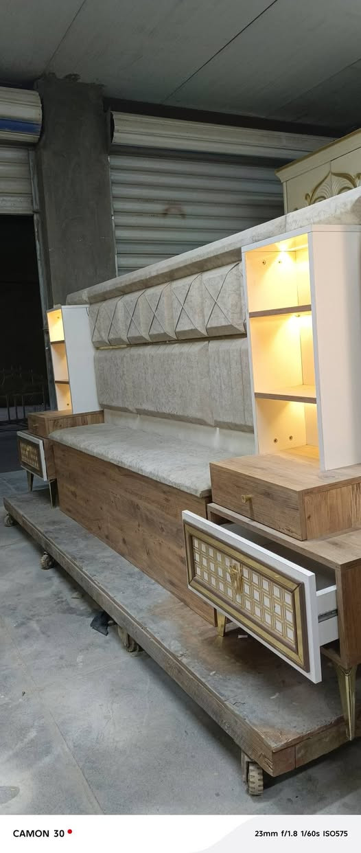 غرفه تركي استخدام قليل  اخت الجديد نظام ابواب برغي وچوي حديد الغرفه السرير جك مخزن اناره شغاله المكان بغداد مدينة الصدر الشد والنقل داخل بغداد مجاني يوجد توصيل لكل المحافظات كل محافظه وكروتها للاستفسار اكثر واتساب ***********
