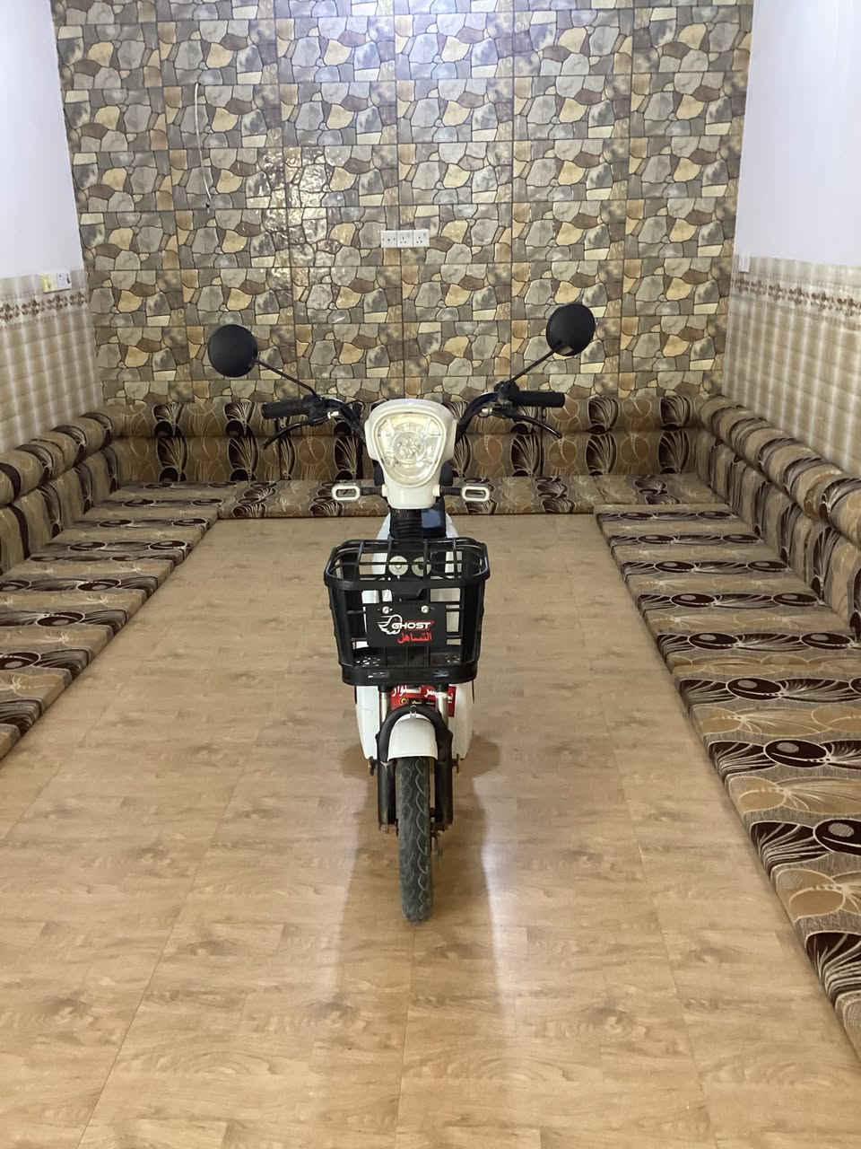 سلام عليكم دراجه شحن للبيع الدراجه كامله لايت أمامي لايت خلفي أشاير يمنه يسره 3سرعات شاحنه يشحن بس من ادوس بانزين التاير مايفتر مأعرف ليش شركه eM من معرض التساهل موديل 2024 السعر 130 شراي تعال خاص مفتوح الخاص مكان حي الغدير قرب سوك حي البعث


**إذا كنت صاحب هذا الإعلان وتريد حذفه لأي سبب، رجاءا أرسل رسالة إلى الدعم الفني**