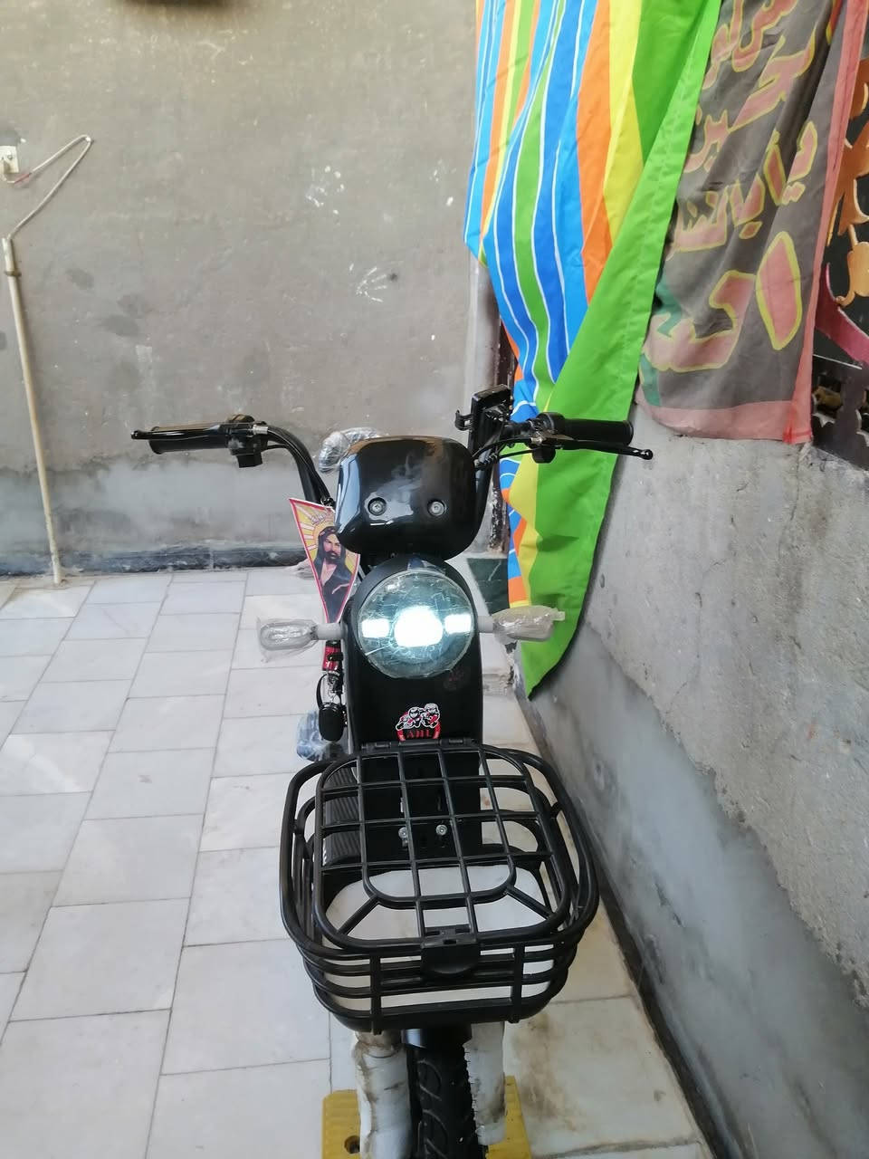 السلام عليكم دراجه شحن للبيع موديل 2026 بل كارتون قبل 20 يوم اخذته بل جيس فول مواصفات 
1 تشغيل عن بعد 
2 جهاز انذار سرقه 
3 لد عالي وناصي
4 خمس بطاريات دبل 
5 ربط جهاز بل ابلاتوث وصوت عالي مالت الربط 
6 هورن بيه فول 
مواصفات بعد بيهه هواي راسلني خاص وتدلل السعر خاص مكاني الرميثه حي الشهداء 👌🦅😉


**إذا كنت صاحب هذا الإعلان وتريد حذفه لأي سبب، رجاءا أرسل رسالة إلى الدعم الفني**