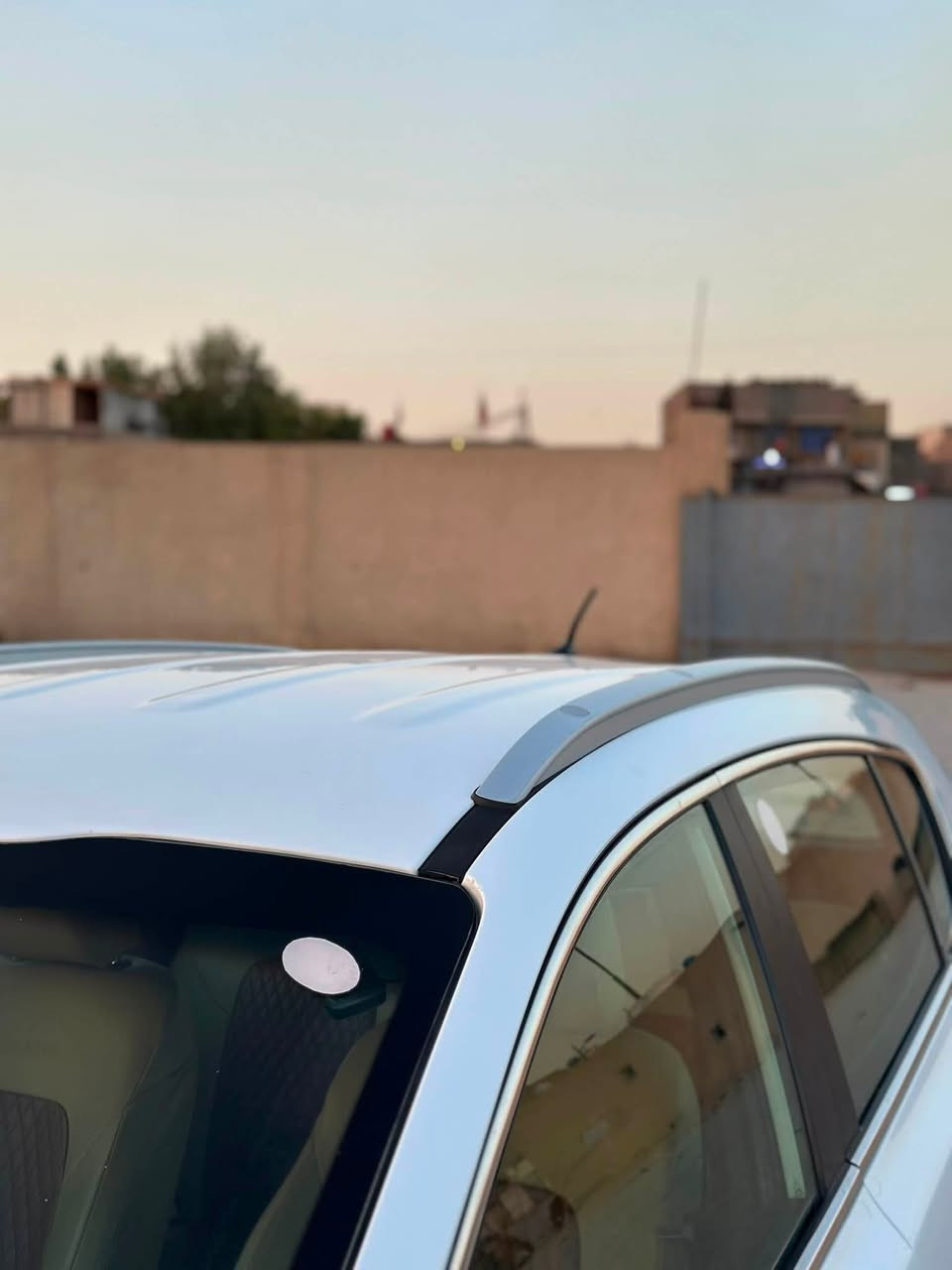 السلام عليكم
كيا سبورتج موديل 2019 وارد خليجي 
محرك 2000 -4 سلندر

مواصفات العاديه
كشن كهرباء 
شاشه كبيره 
مثبت سرعه 
لايت زنون 
-التبريد خير من الله 
-تخم تايرات جديد
-بيها حالوب مال البلديات
بيها ضربه الباب الايمن يرجع ع بارد ممصلح 
مكان السياره بغداد مدرينه الصدر 
السعر 175 وبيها مجال للشراي
***********
