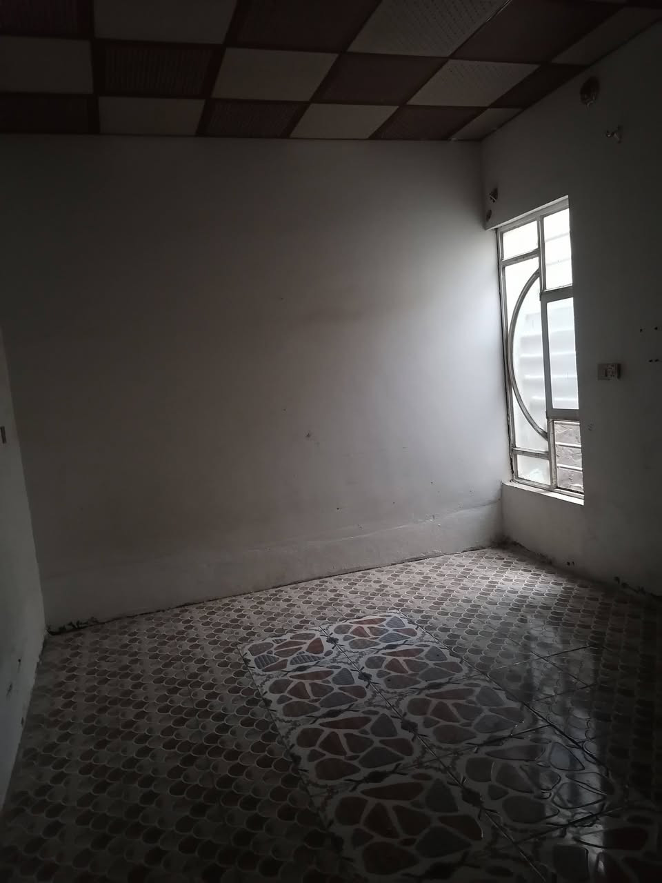 بيت للبيع ١٣٢ متر طابو صرف حر قرب جامع ام البنين غرفتين ومطبخ وصاله وبراني وساحه ***********
