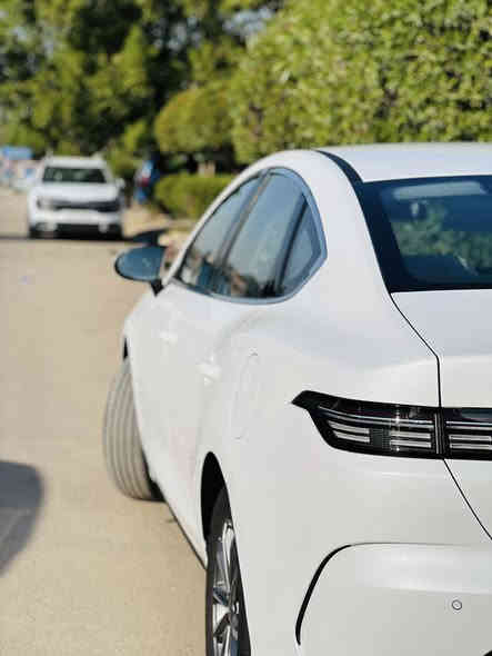 السلام عليكم 
PYD للبيع 
السياره زيرو كفاله عامه مرقم بغداد ب اسمي تحويل مباشر 
ماشيه شي كلش قليل بعدها بل تفوليه الاولى ودهن ممبدل مال شركه 
السعر ١٩ وبيها مجال قليل 
الشعب شارع الصحه 
الرقم ***********
