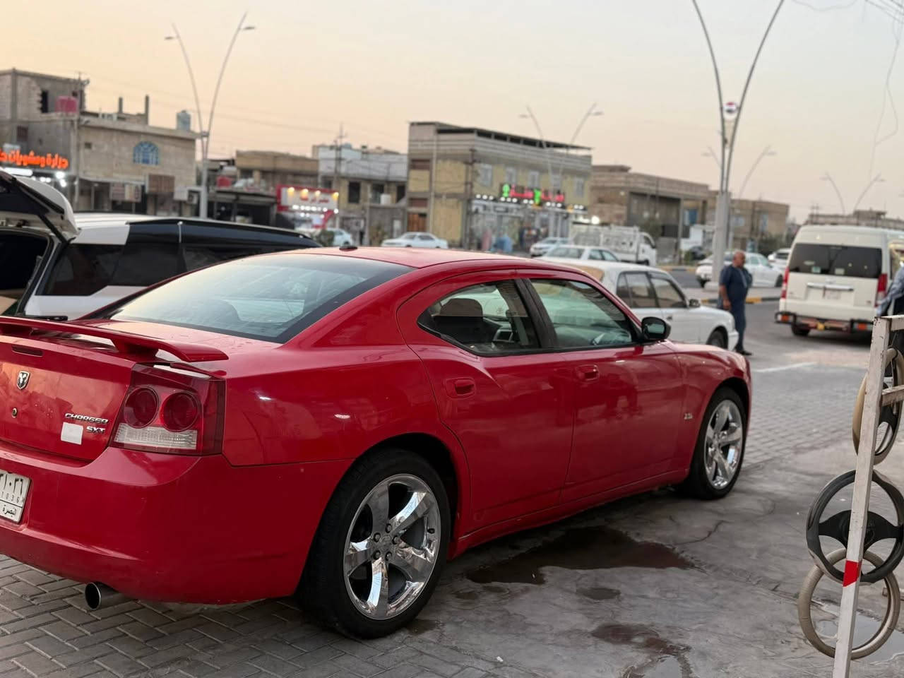 السلام عليكم چارجر 2009 وارد كندي كفاله من الضربه والتبديل بيها مكانات صبغ جدا بسيطه وعندي صورهن صور التقرير بكندا مرفقه  بالمنشور مكينه حاويه قبل6شادها لا تبخير ولا تنقيص  الكير بيه طبه بالنمره3 بس ترايك 200 تبريد حداديه تخم تاير رقم بصره انكليزي بأسمي تحويل ثاني  يوم هزه جديده السعر 97 وبيه مجال بسيط  البصره شط العرب ***********
